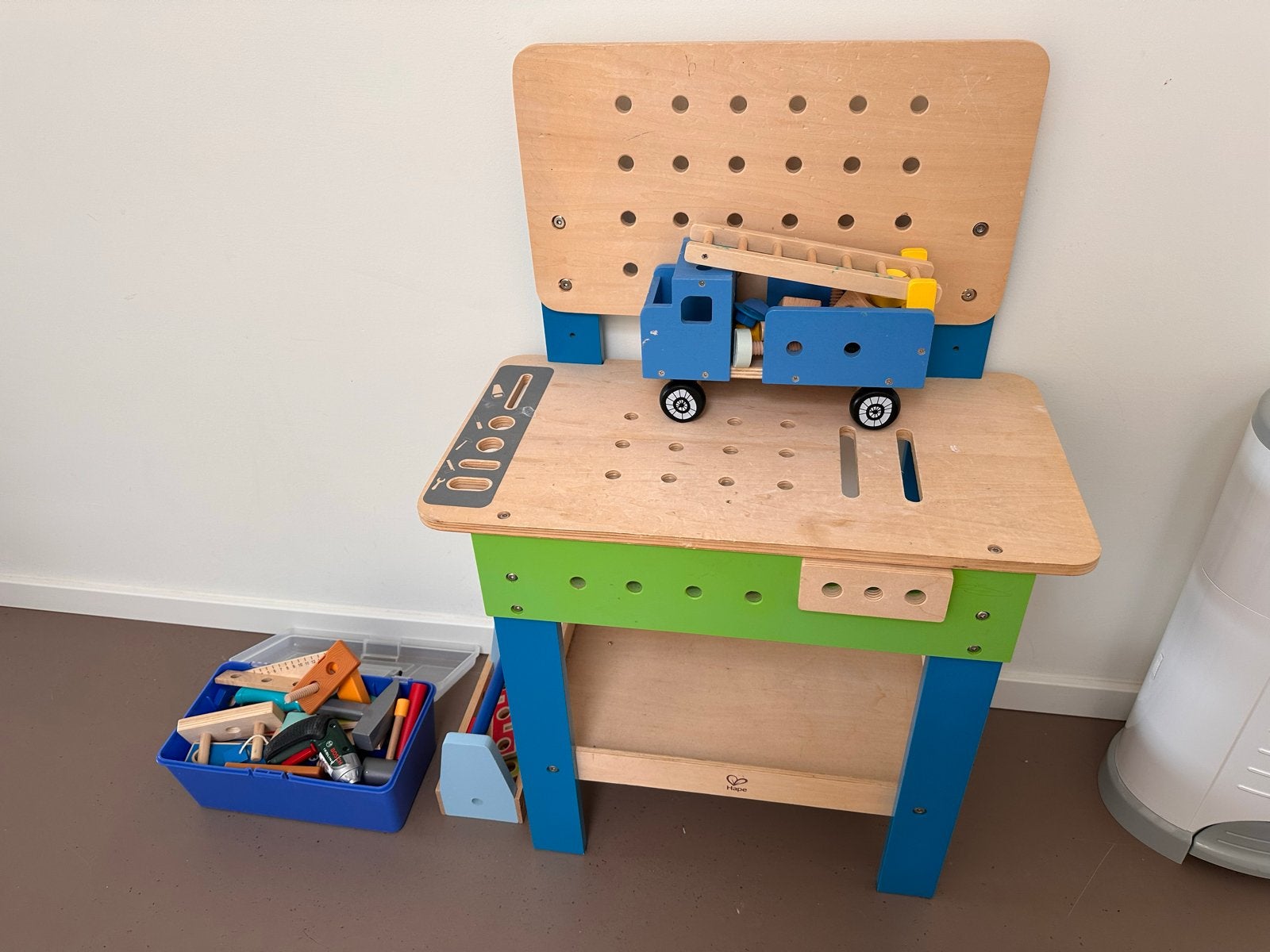 Houten werkbank met gereedschap en speelgoedauto, Ophalen, Gebruikt, Jongen of Meisje