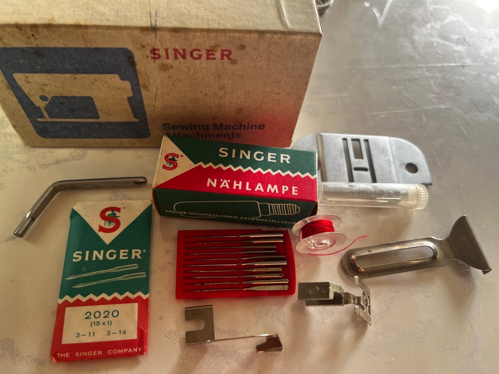 Singer naaimachine attachment set, vintage, accessoire set, Ophalen of Verzenden, Zo goed als nieuw, Naaimachine, Singer