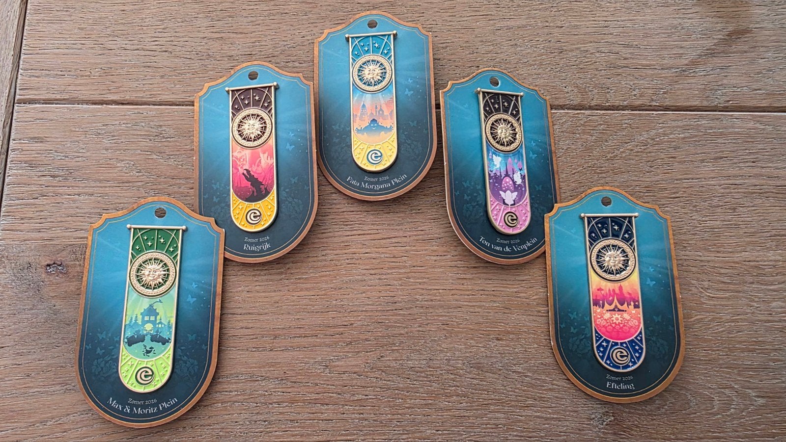 Efteling zomerpin set 2026, Ophalen of Verzenden, Nieuw, Button of Speldje