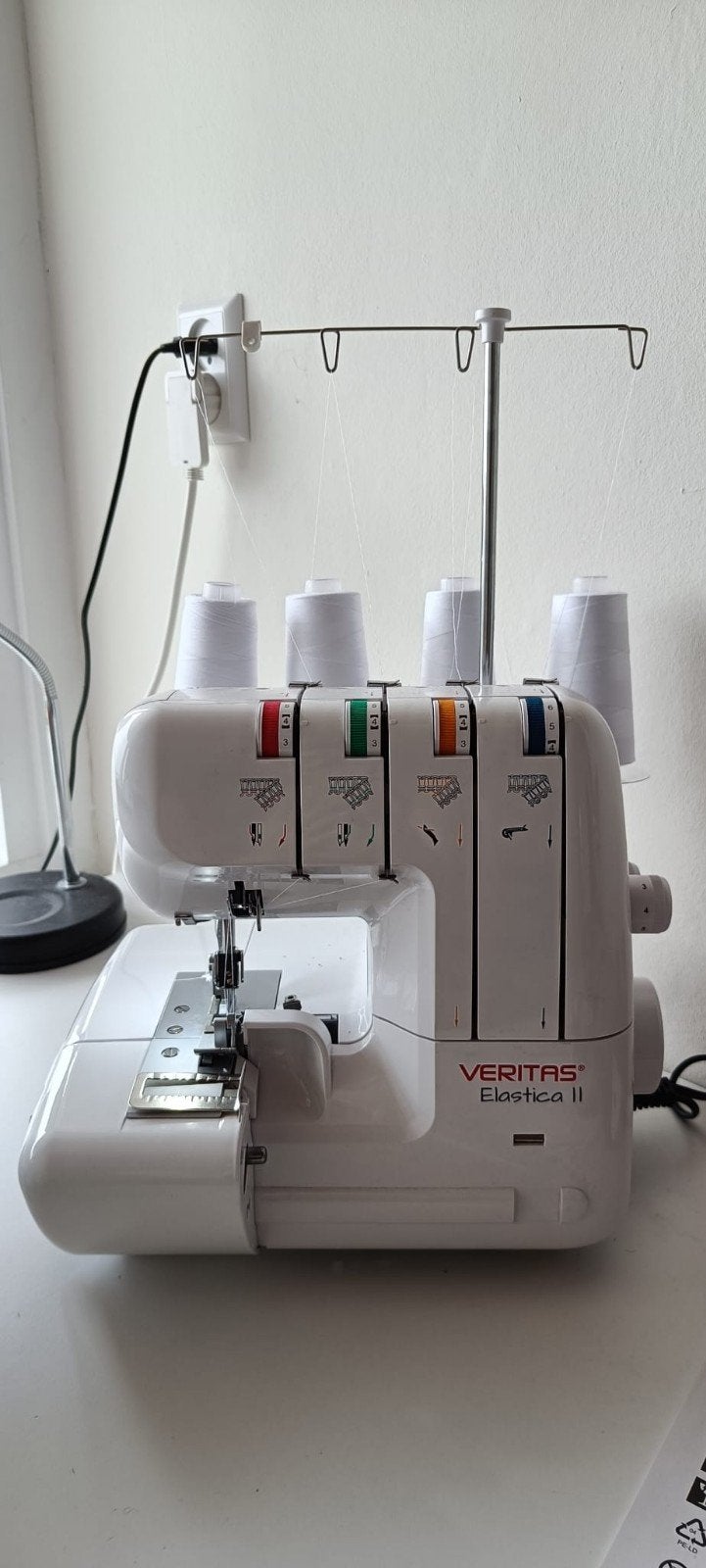 Veritas Elastica II Lockmachine - Zo goed als nieuw, Hobby en Vrije tijd, Naaimachines en Toebehoren, Ophalen, Zo goed als nieuw