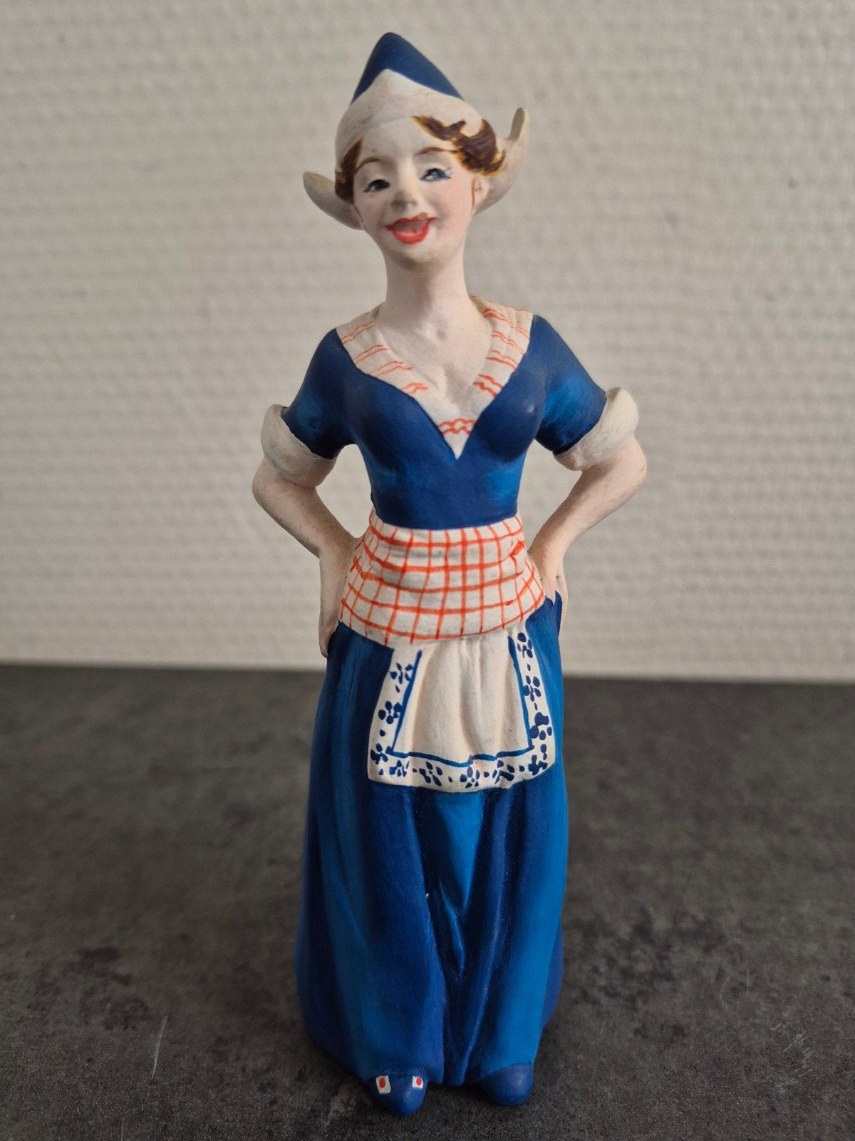 Beeldje Hollandse  vrouw Friesland -Tianjin 1998 .5.6, Ophalen of Verzenden, Zo goed als nieuw, Mens