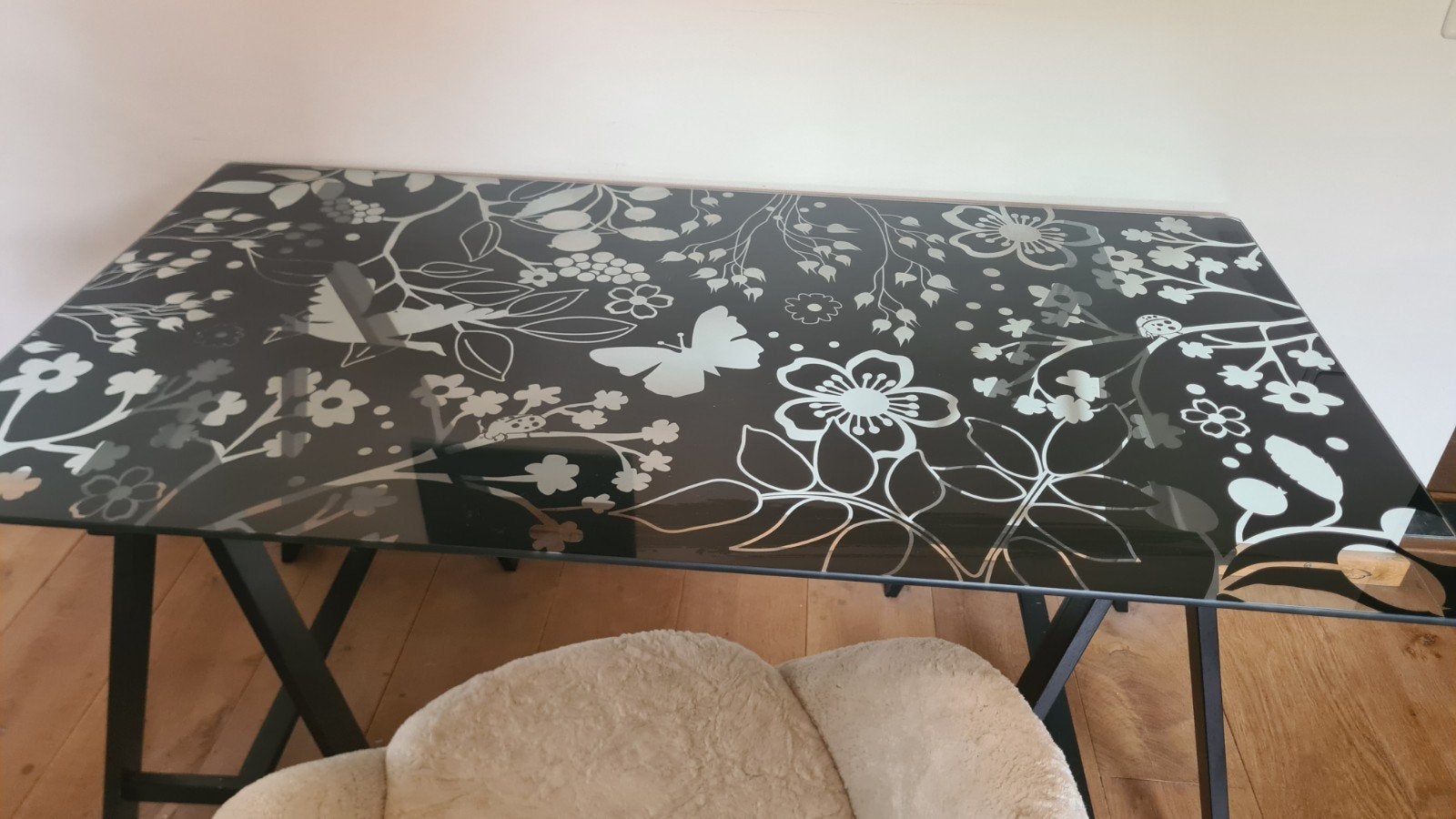 Glazen bureau met bloemenprint en schragen, Ophalen, Gebruikt, 150 cm, Overige merken
