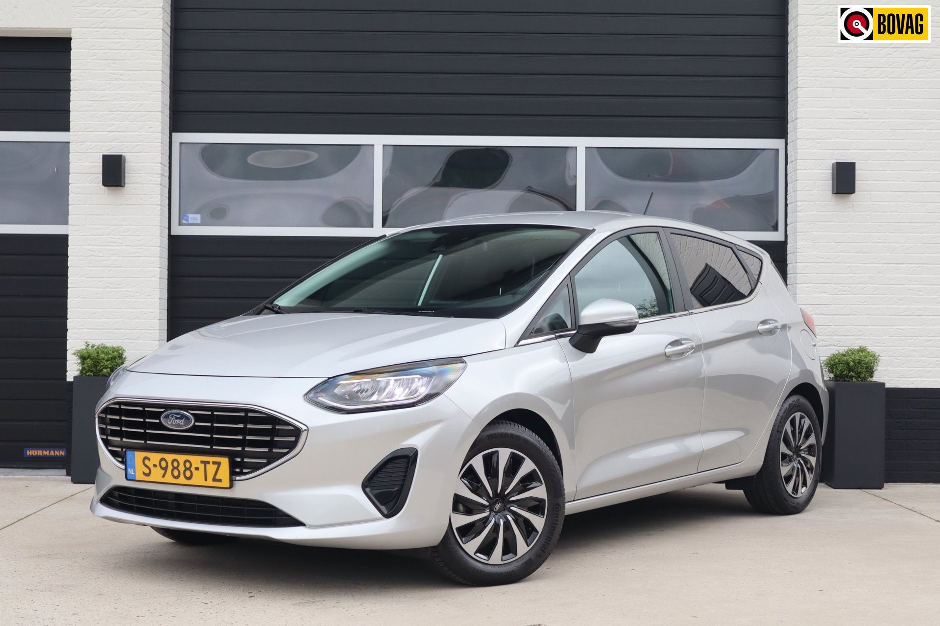 Ford Fiesta 1.0 EcoBoost 125pk Hybrid Titanium Automaat - Ni, Auto's, Dealer onderhouden, Automatische klimaatregeling, Bedrijf
