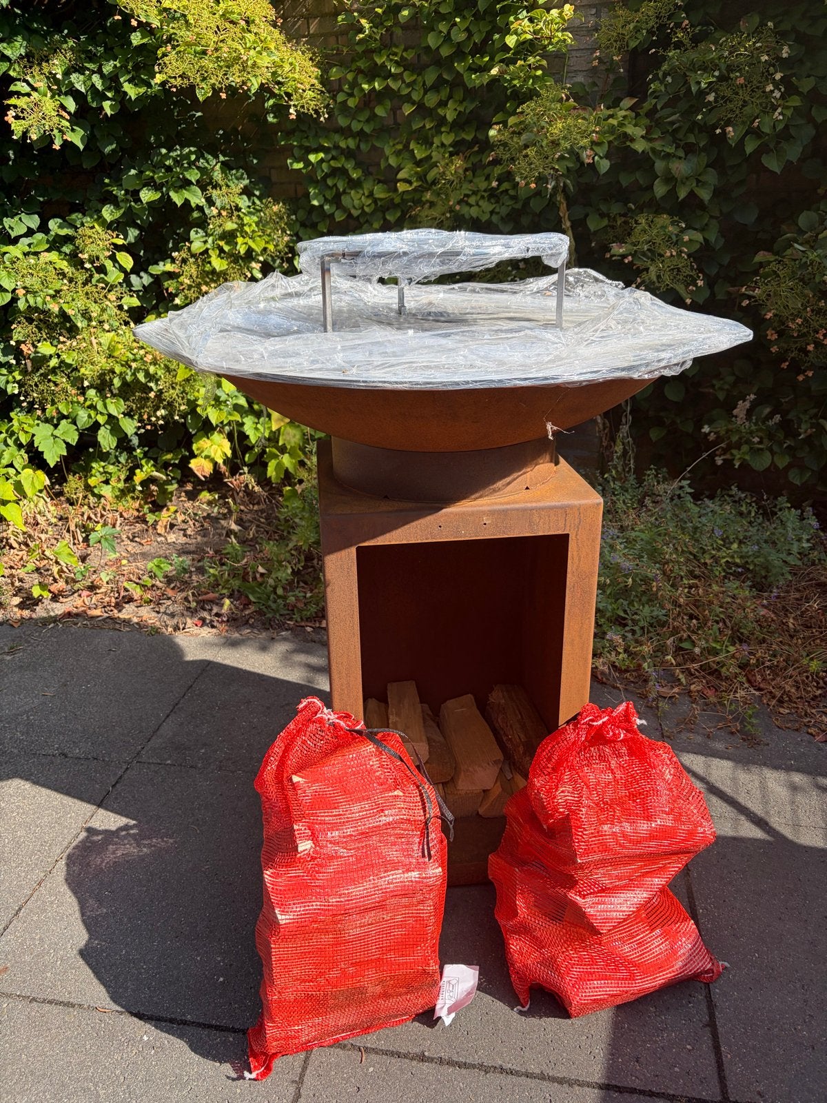 Robuuste OFYR uiterlijk Bbq - Cortenstaal - 10mm bakplaat 85, Tuin en Terras, Houtskoolbarbecues, Ophalen, Nieuw, Met accessoires