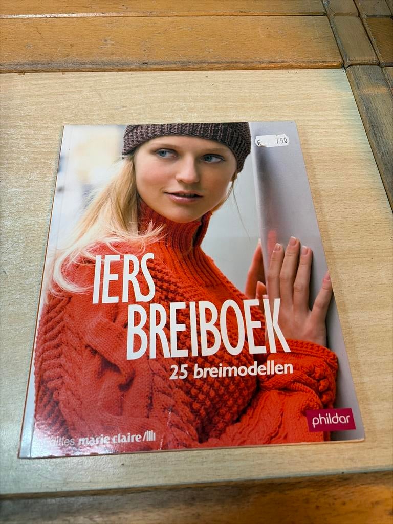 IERS BREIBOEK: 25 breimodellen - Phildar, Hobby en Vrije tijd, Ophalen of Verzenden, Gebruikt, Breien, Patroon of Boek