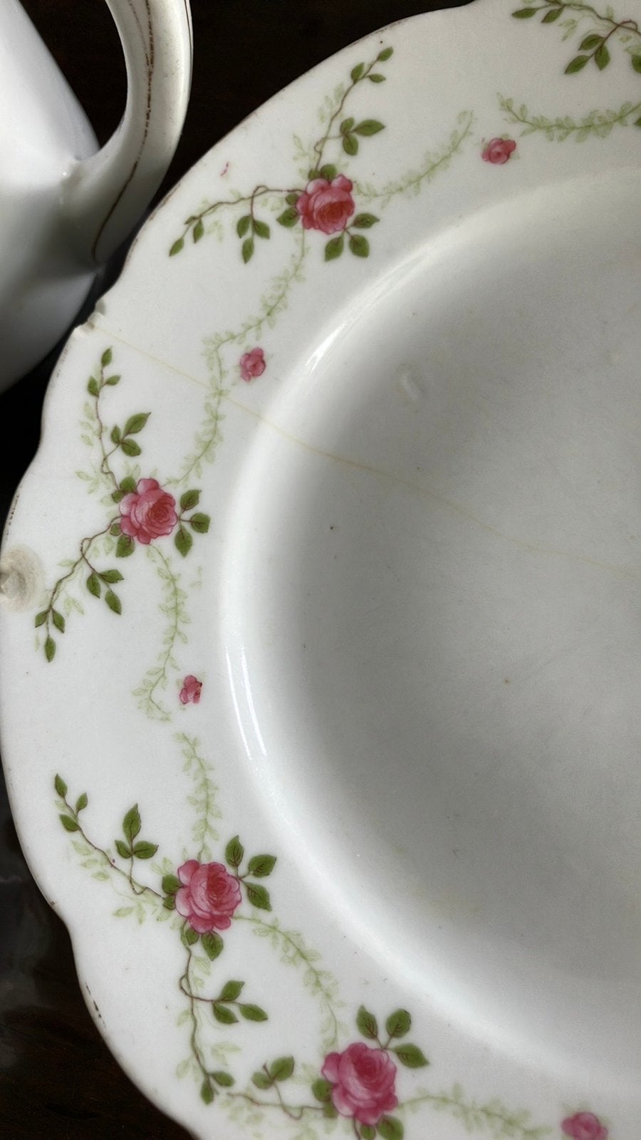 Echt oud porseleinen serviesje. Wit met roze roosjes., Ophalen