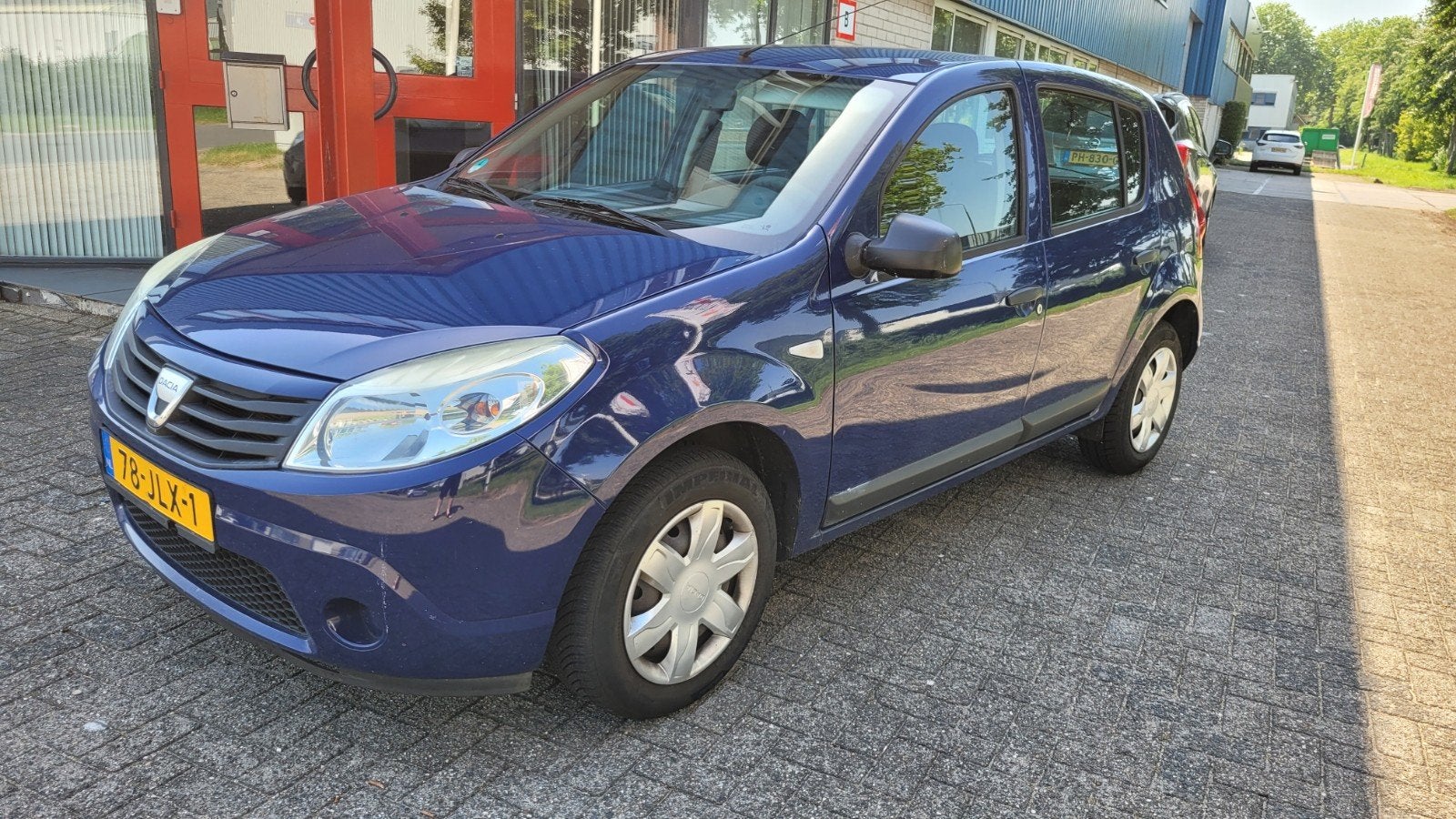 Dacia Sandero 1.2 16V 2009 Blauw / airco/ nieuwe apk / nap, Auto's, Dacia, Bedrijf, Sandero, ABS, Airbags, Airconditioning, Benzine