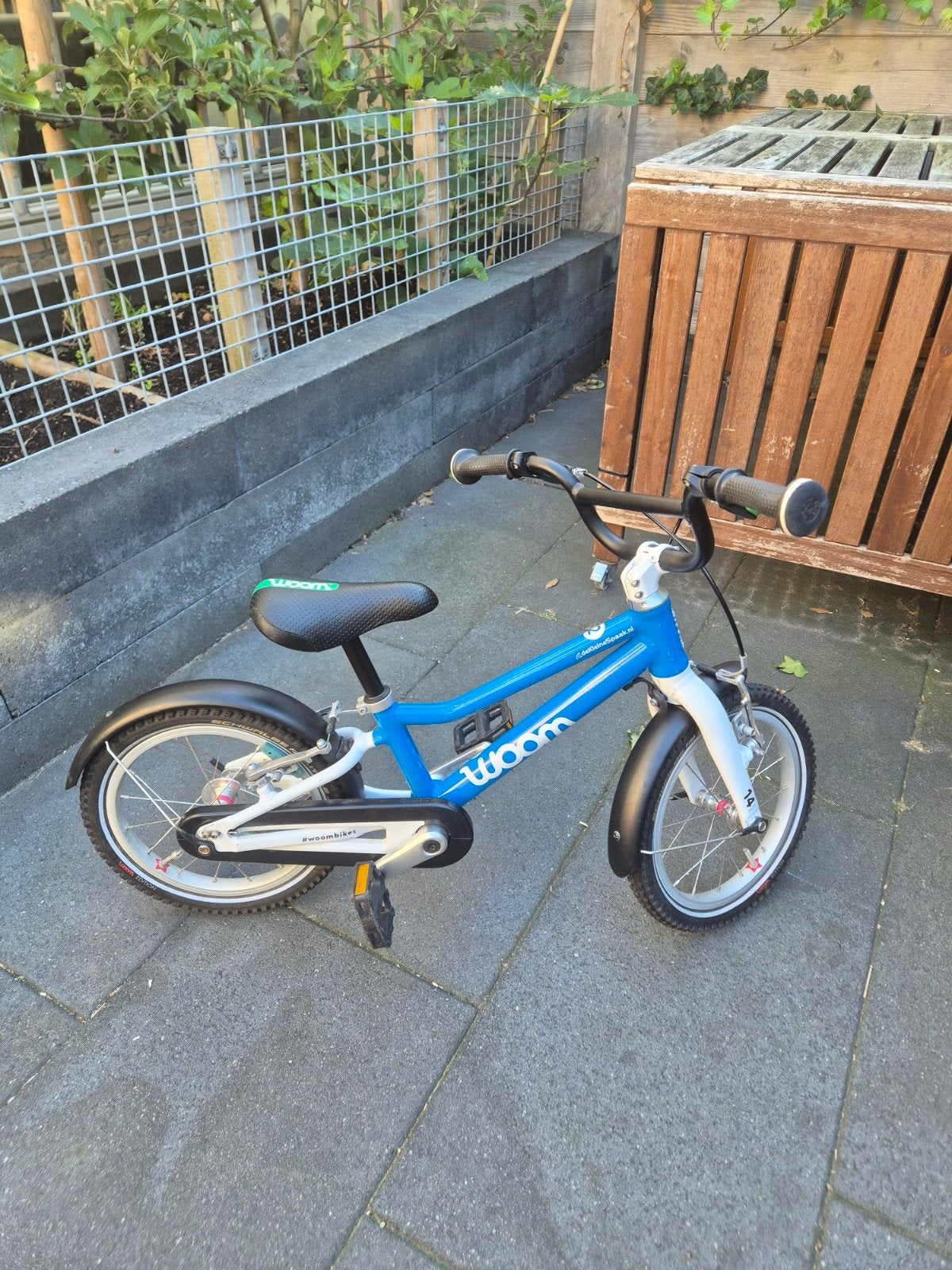 Woom 2 blauw met spatbord en standaard, Ophalen, Zo goed als nieuw, Minder dan 16 inch