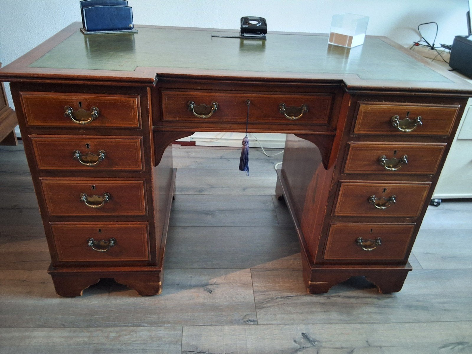 Antiek, origineel klassiek Engels bureau. 125  65  78 hoog, Ophalen