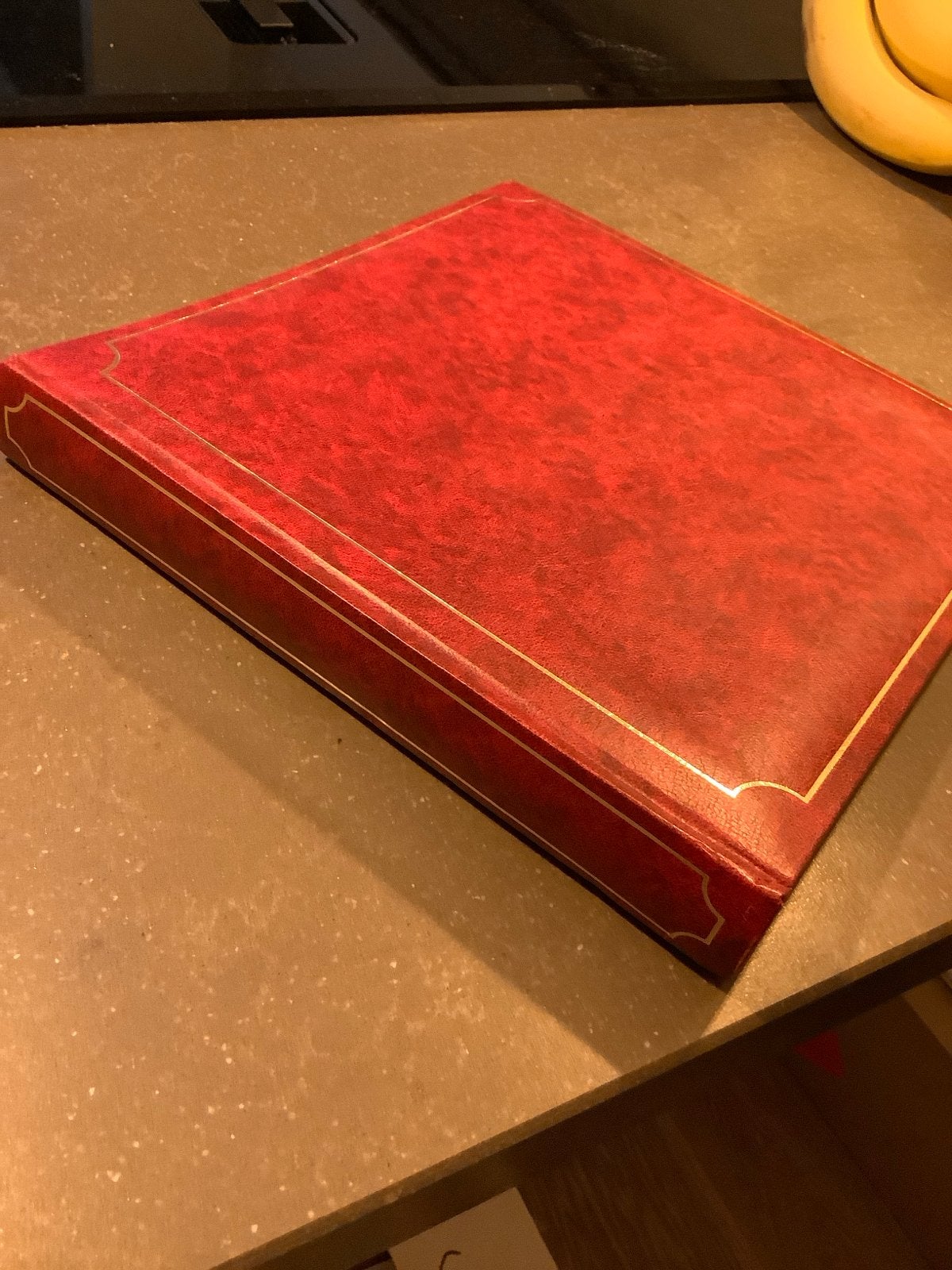 Rood verzamelalbum met goudkleurige randen, Ophalen of Verzenden