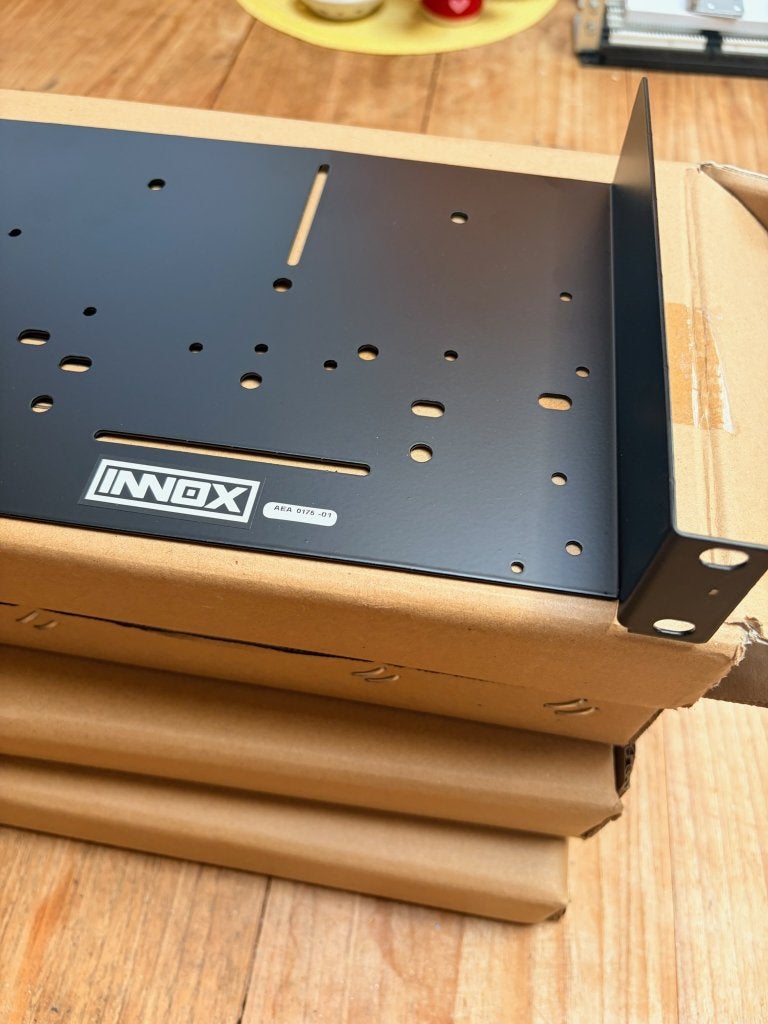 19 rack shelves (4x), Computers en Software, Serverkasten, Ophalen of Verzenden, Nieuw, Geperforeerd, Geperforeerd