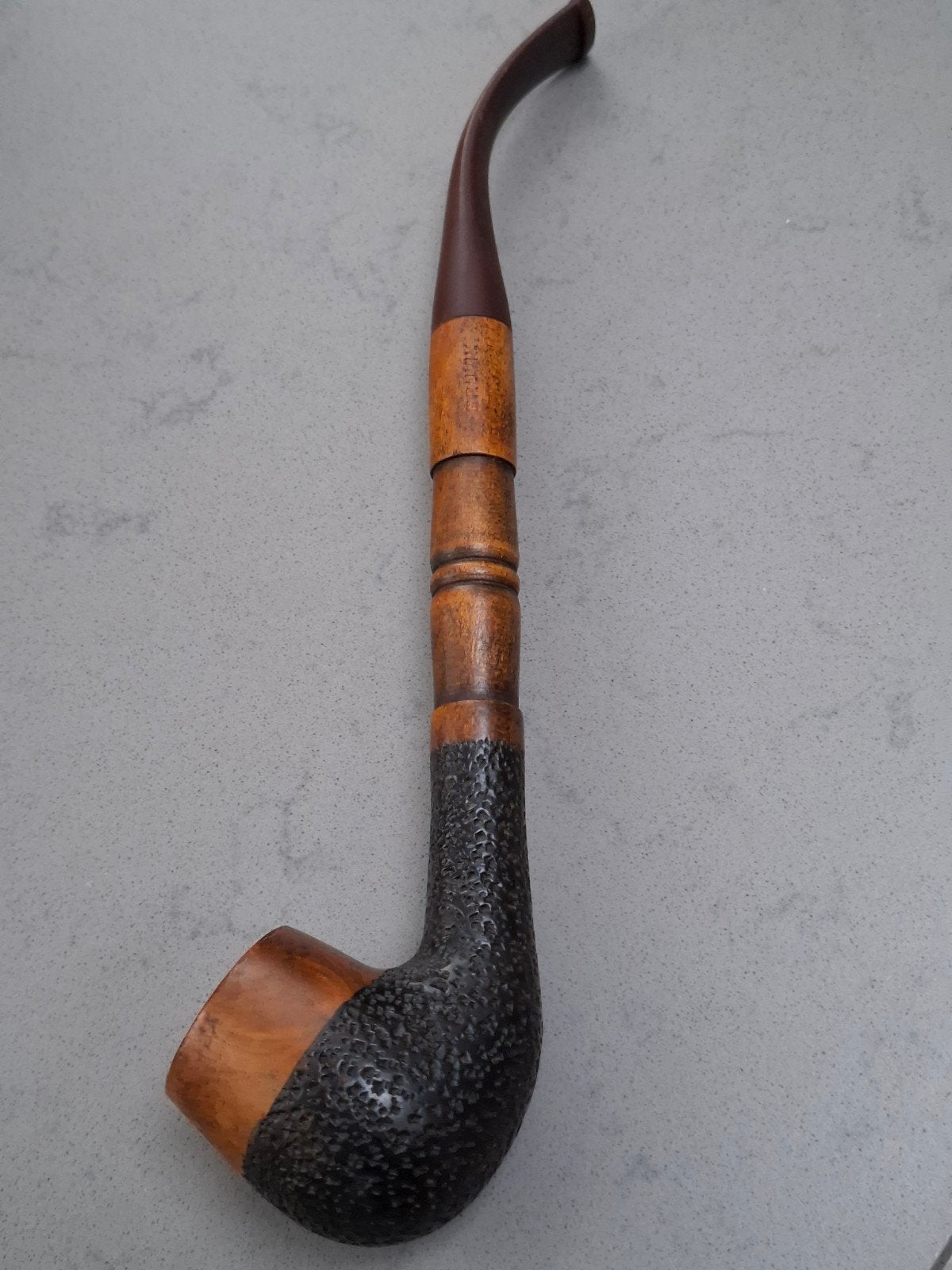 Vintage houten pijp met gebogen steel en getextureerde kop, Ophalen of Verzenden, Gebruikt, (Water)pijp