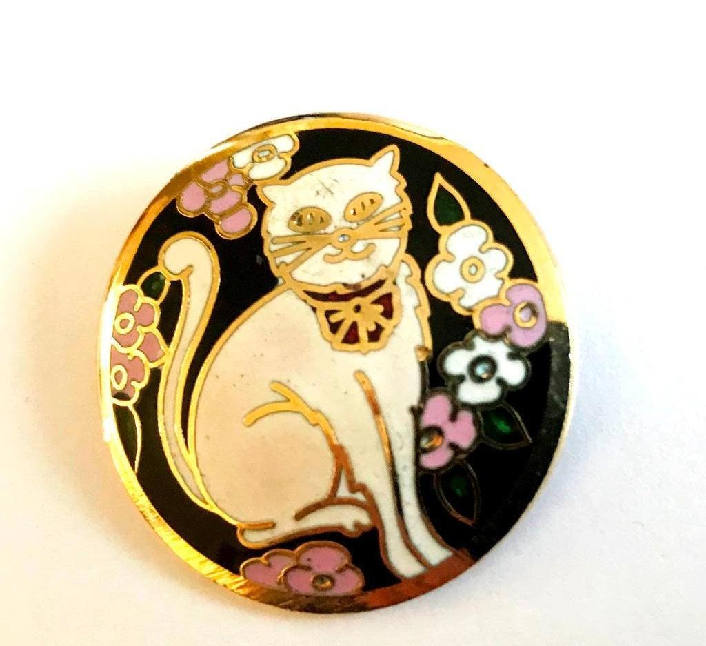 Vintage Schattige kat en bloemen emaille broche, Sieraden, Tassen en Uiterlijk, Broches, Verzenden, Zo goed als nieuw, Overige kleuren