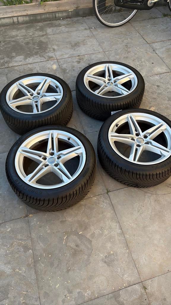 Audi A5 18 inch originele velgen & Goodyear Vector 4 season, Ophalen, 18 inch, Banden en Velgen, All Season