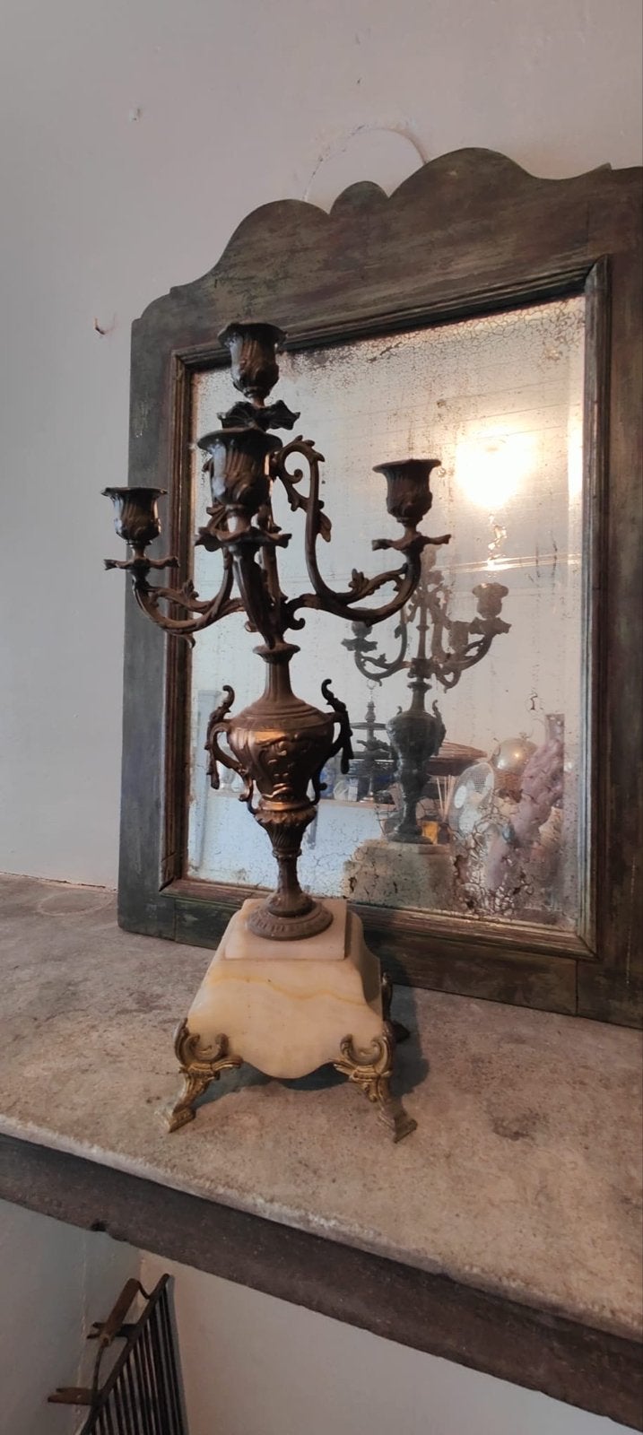 Antieke kandelaar met marmeren voet, Ophalen, Koper of Brons