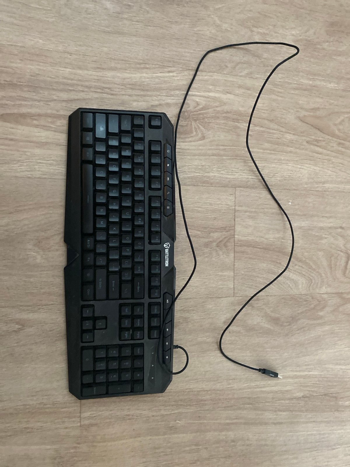 Battletron Gaming Toetsenbord met Lichtjes (defect geluid), Ophalen of Verzenden, Zo goed als nieuw, Bedraad, Verlichte toetsen