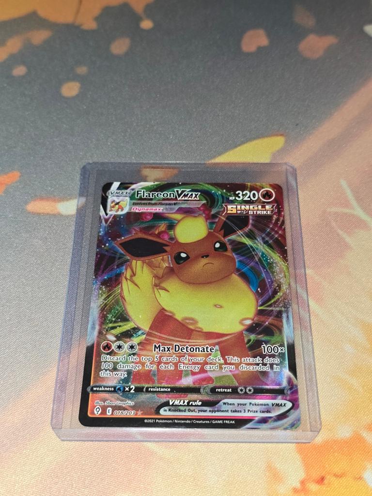 Flareon Vmax 018/203 Evolving Skies, Hobby en Vrije tijd, Verzamelkaartspellen | Pokémon, Ophalen of Verzenden, Zo goed als nieuw
