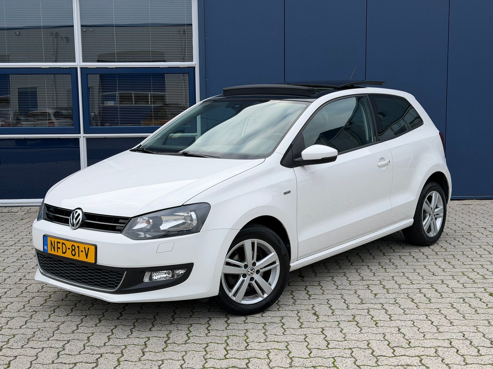 Volkswagen Polo 1.2 LIFE 2013 Wit |Pano|Airco|Clima|PDC~, Voorwielaandrijving, Stof, Zwart, 60 pk