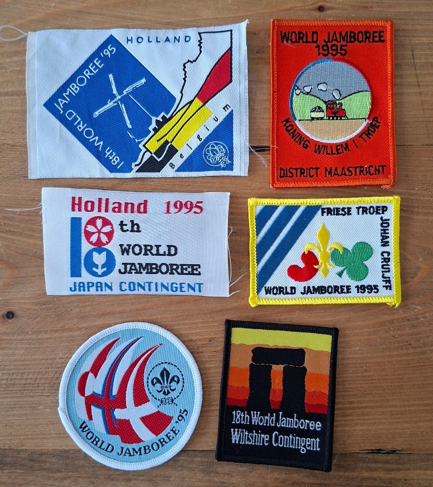 6 verschillende Wereld Jamboree 95 insinges €5 ps, Verzamelen, Ophalen of Verzenden, Zo goed als nieuw, Embleem, Speld of Insigne