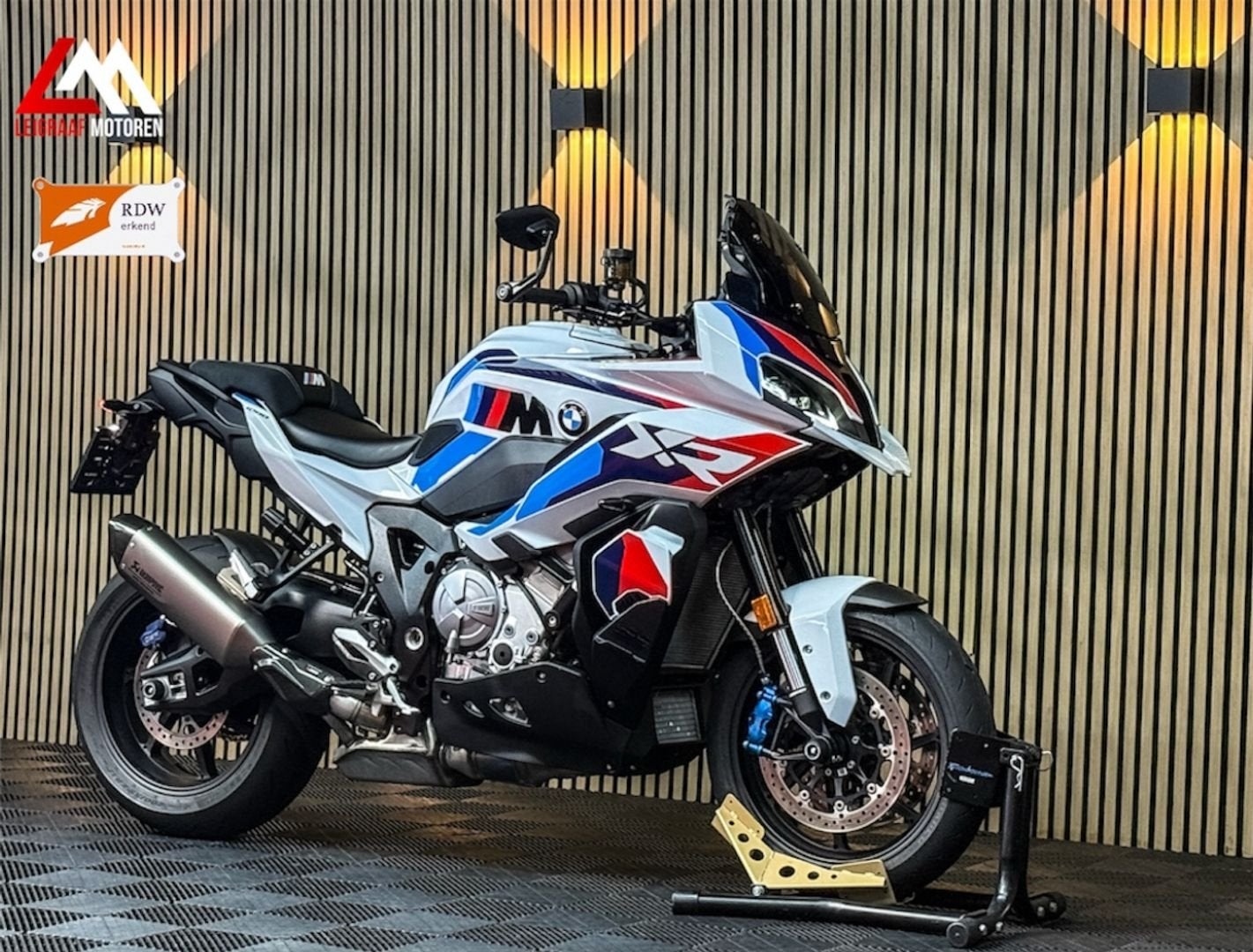 BMW M 1000 XR - Alarm - Carpuride - Akrapovic - 2025
