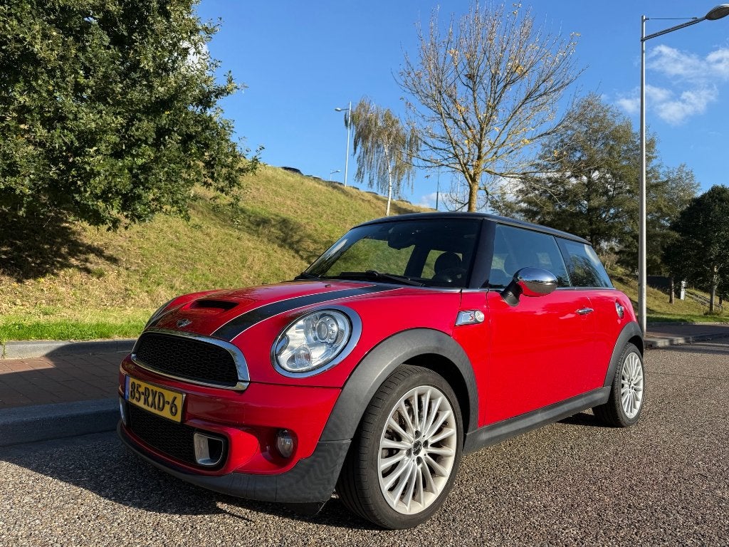 Mini 1.6L Cooper S 2011 Rood, Voorwielaandrijving, Zwart, 4 cilinders, 4 stoelen