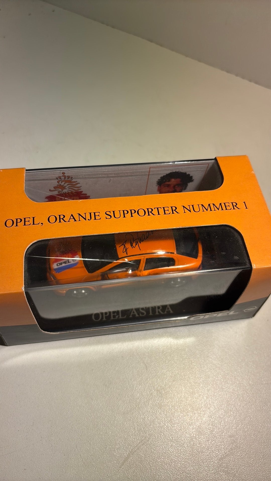 Opel astra oranje suporter nummer 1 schuco 1.43, Hobby en Vrije tijd, Auto, Ophalen of Verzenden, Schuco, A