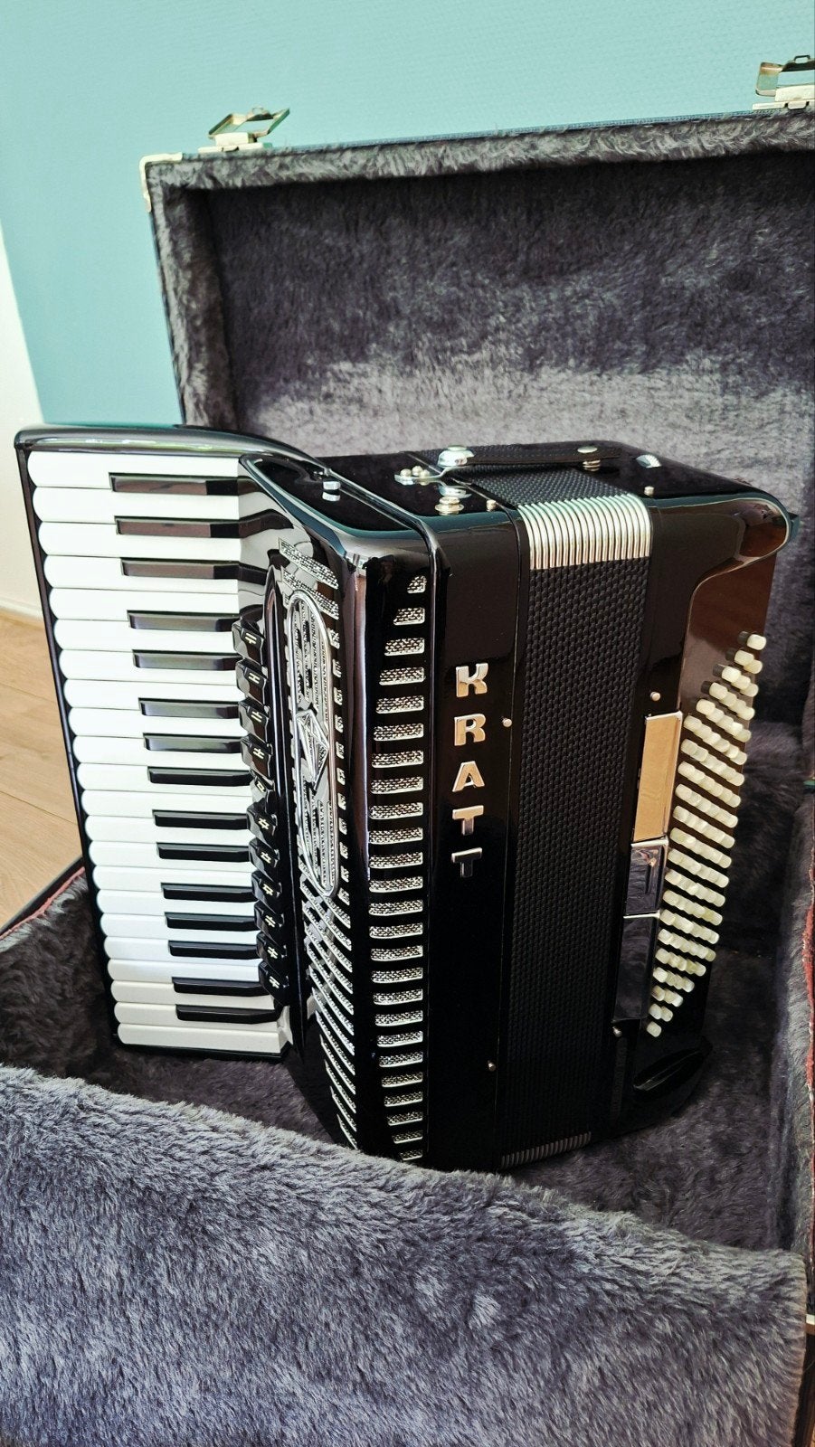 Accordeon Kratt Karat 374, Gebruikt, Overige formaten, Met koffer, Toetsaccordeon