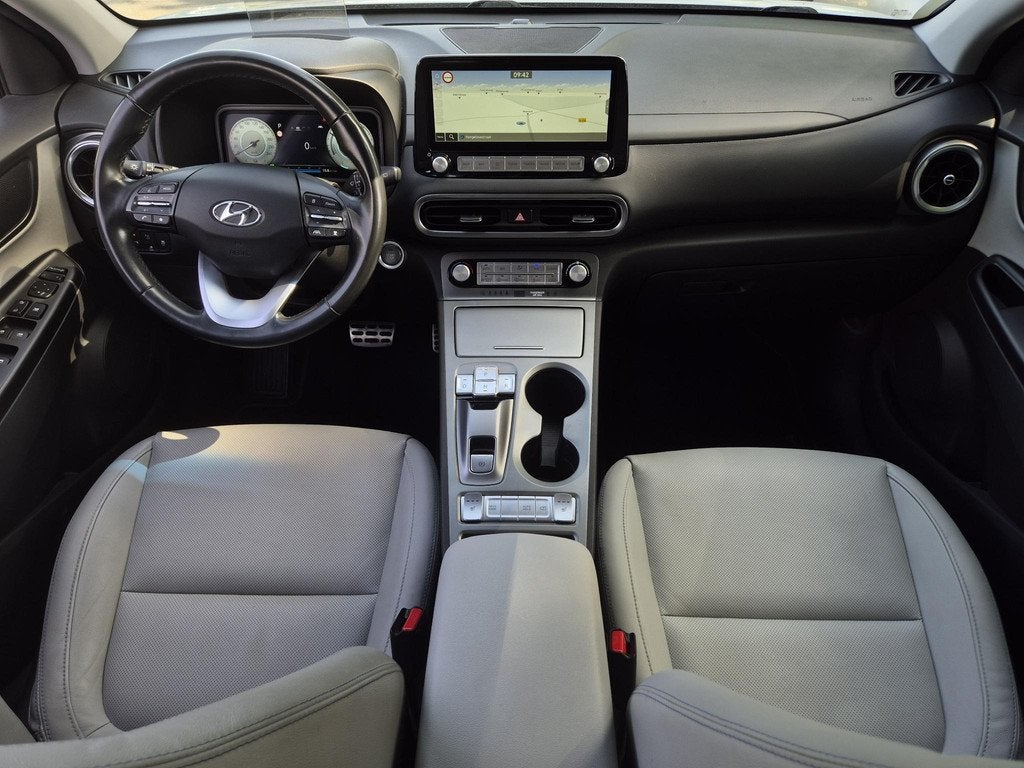 Hyundai Kona EV Premium 64 kWh / Dealer onderhouden / SOH 97, Auto's, Hyundai, Gebruikt, Wit, Leder, 204 pk