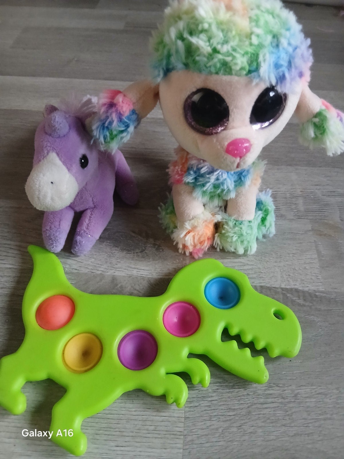 Leuke knuffels en dinosaurus pop-it, Kinderen en Baby's, Speelgoed | Knuffels en Pluche, Gebruikt, Eenhoorn, Ty, Middelgroot (20 tot 80 cm)