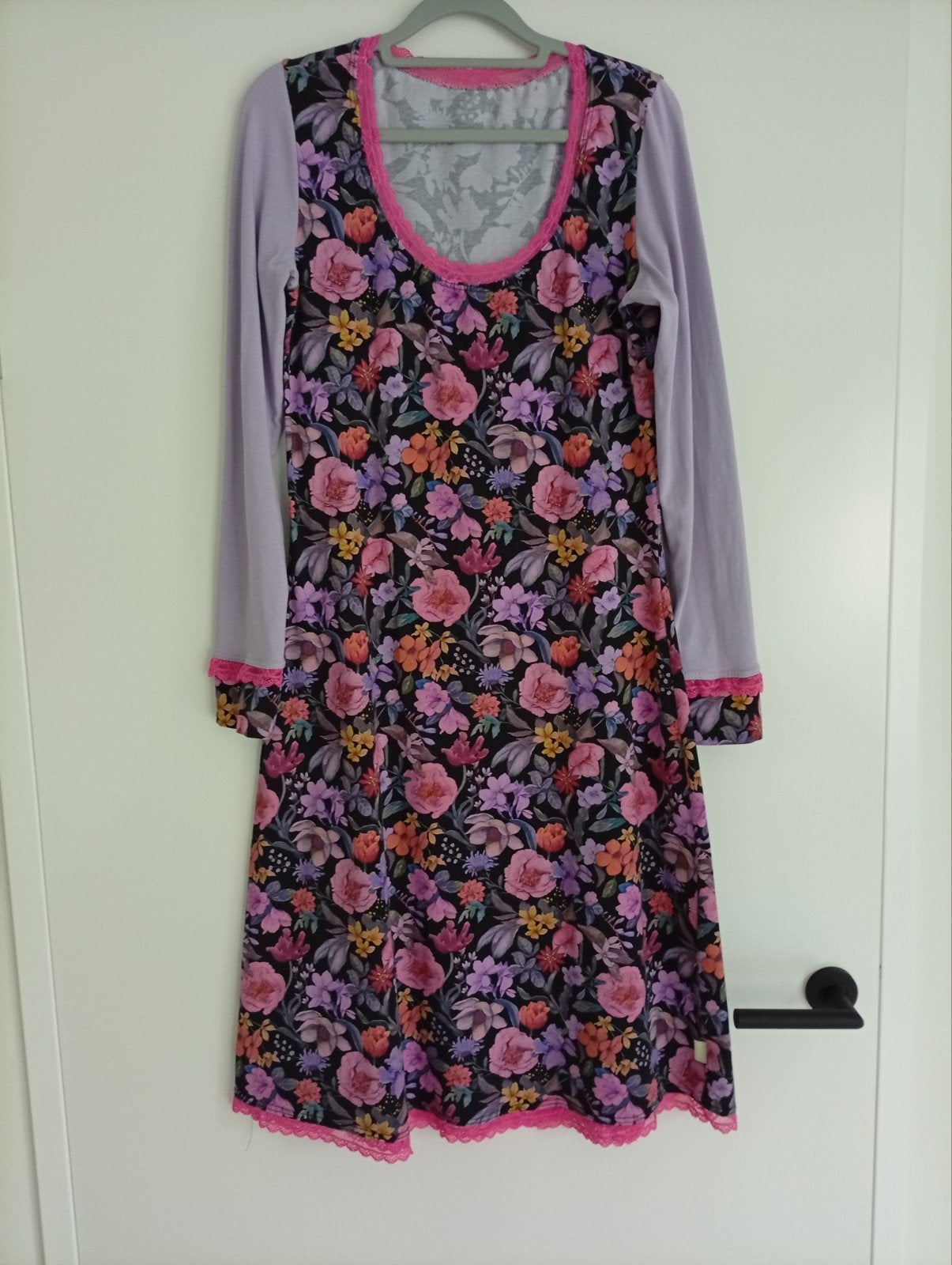 Elizz jurk zwart met bloemetjes draagmaat M, Kleding | Dames, Maat 38/40 (M), Zwart, Elizz, Ophalen of Verzenden