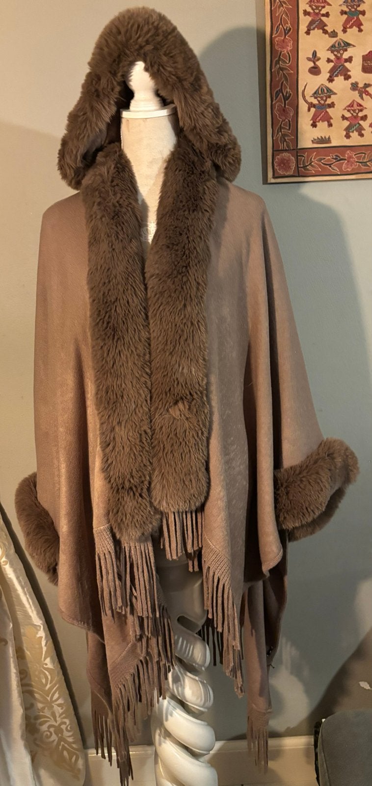 Prachtige poncho cape met luxe imitatiebont en capuchon, Ophalen of Verzenden, Zo goed als nieuw, Bruin