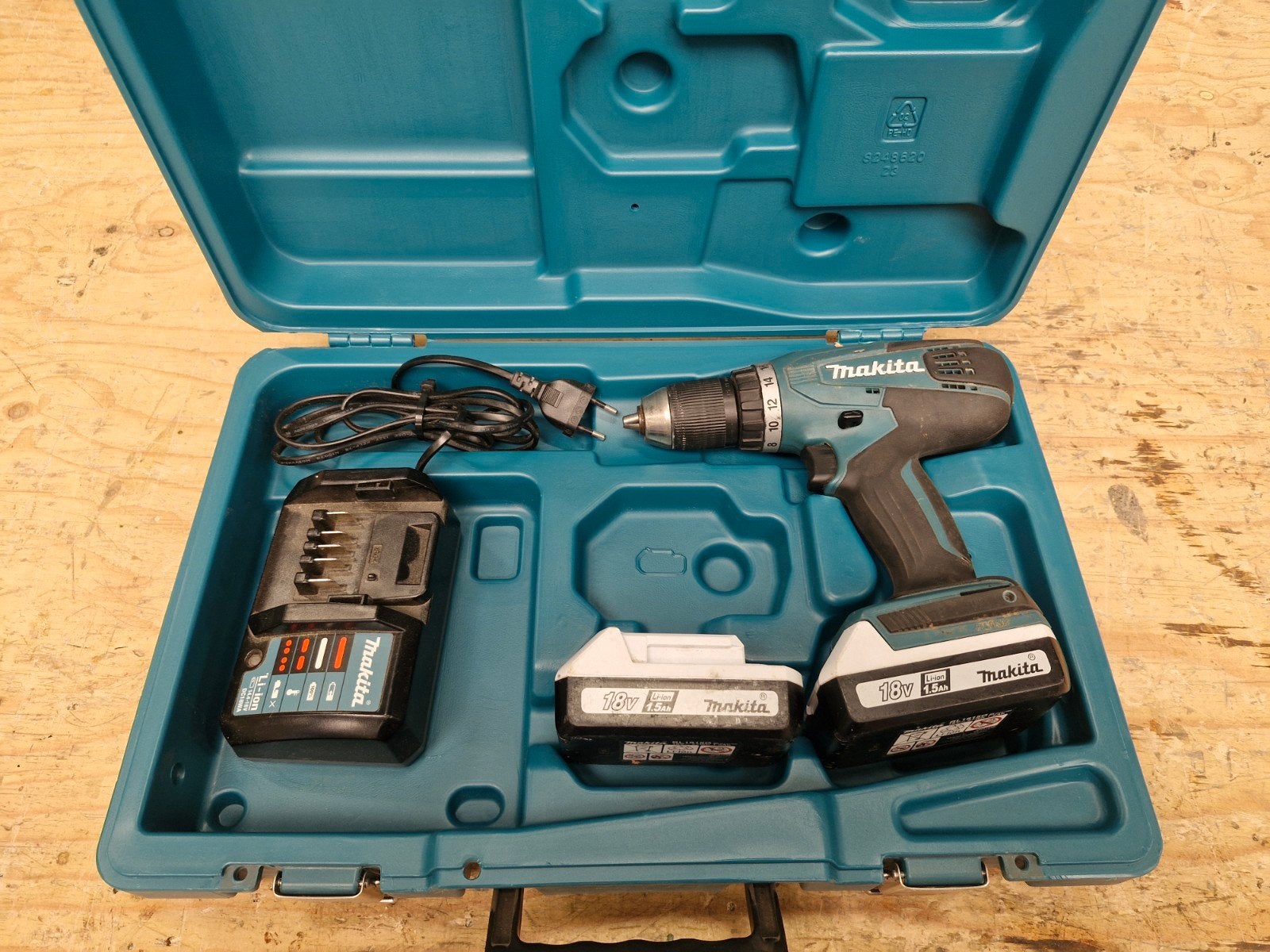 Makita DF457D Boor-/Schroefmachine met 2x 18V accu en lader, Gebruikt, Variabele snelheid, Verzenden, Boor- en Schroefmachine