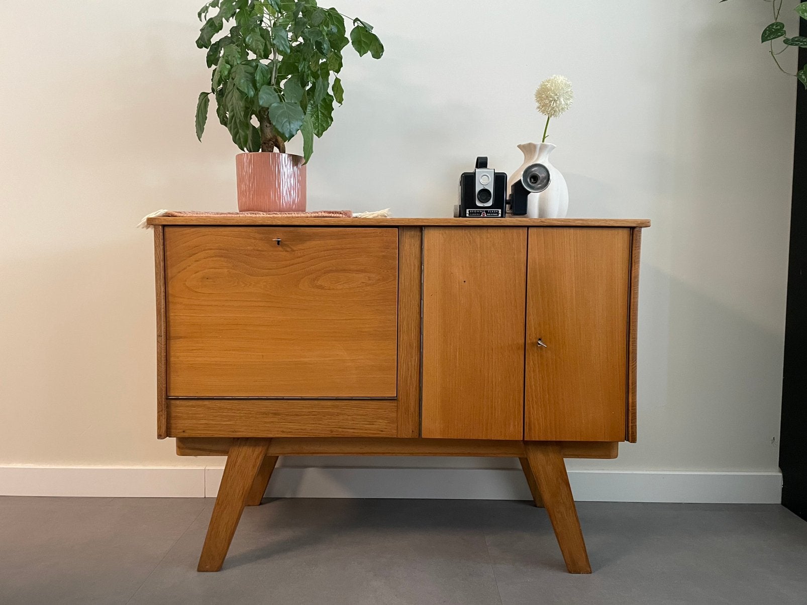 Vintage eiken dressoir / tv-meubel jaren 50/60 – mid-century, Ophalen