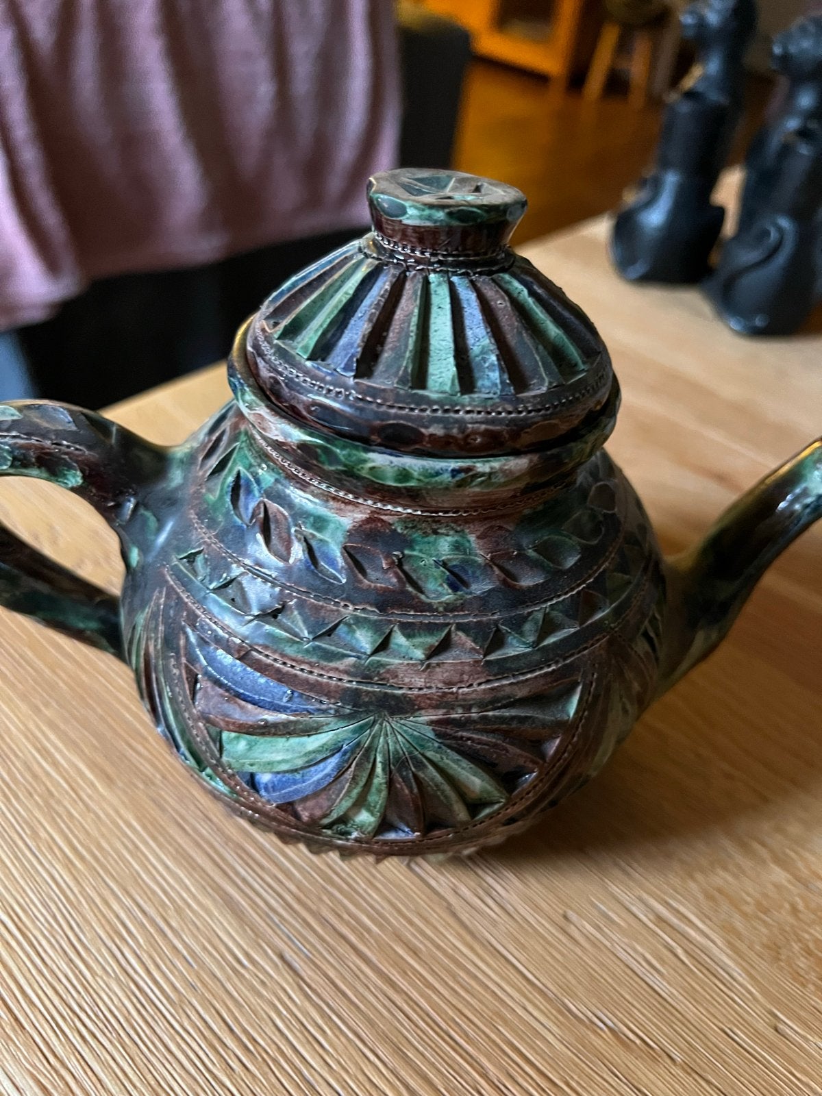 Workumer aardewerk theepot - bijzonder reliëf, Antiek en Kunst, Ophalen of Verzenden