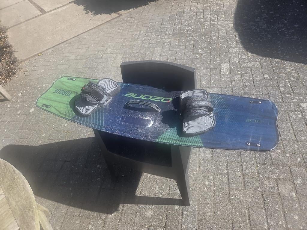Ozone Torque V2 Kiteboard, Watersport en Boten, Ophalen, Gebruikt, Twintip, Kiteboard