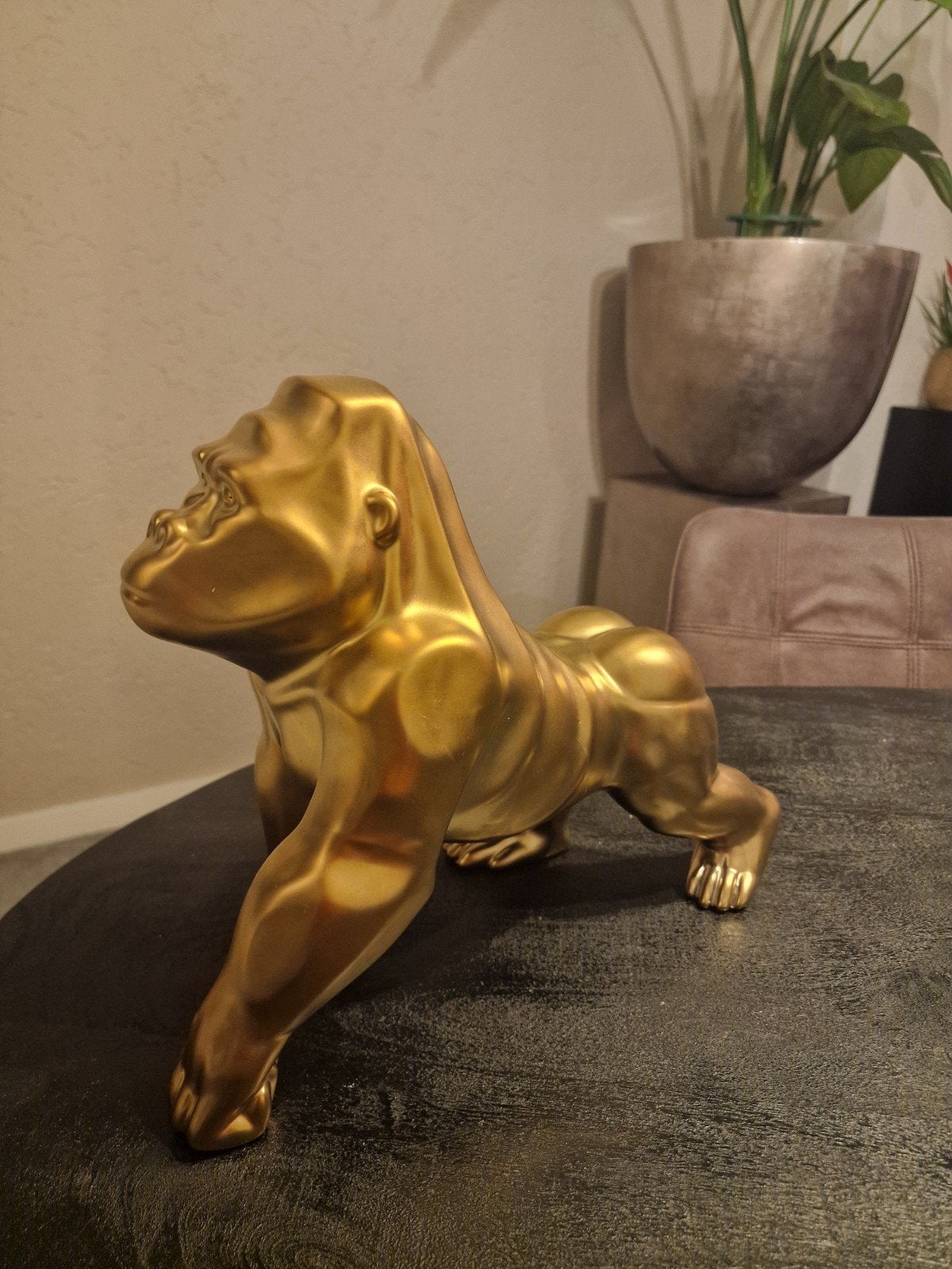 Gouden Gorilla Beeld - Decoratief en Modern, Huis en Inrichting, Kunststof, Ophalen of Verzenden, Zo goed als nieuw, Goud