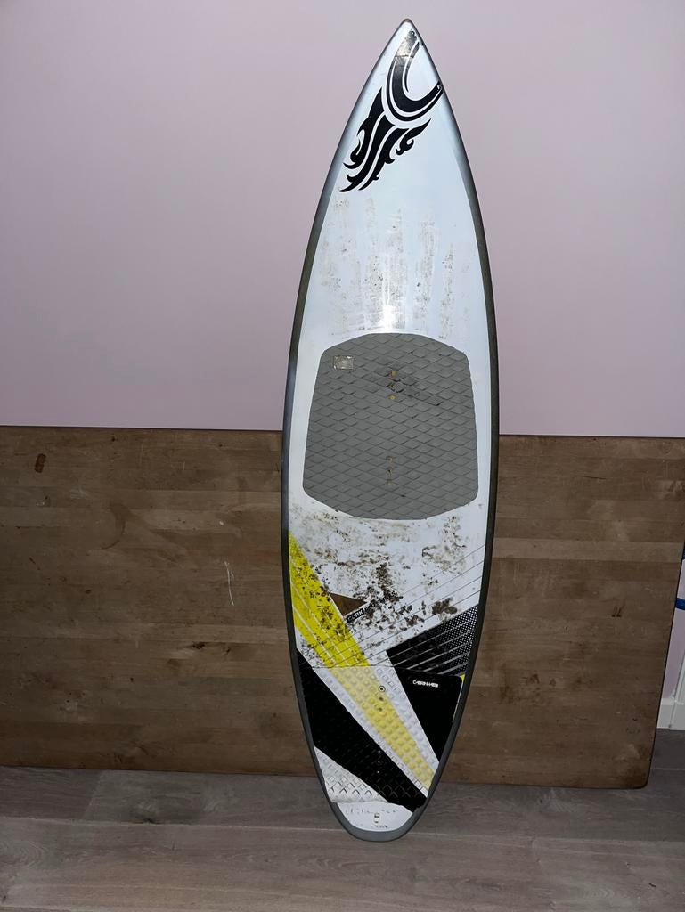 Cabrinha Squad 5'7" Surfboard, Directional, Ophalen, Gebruikt, 12 m²