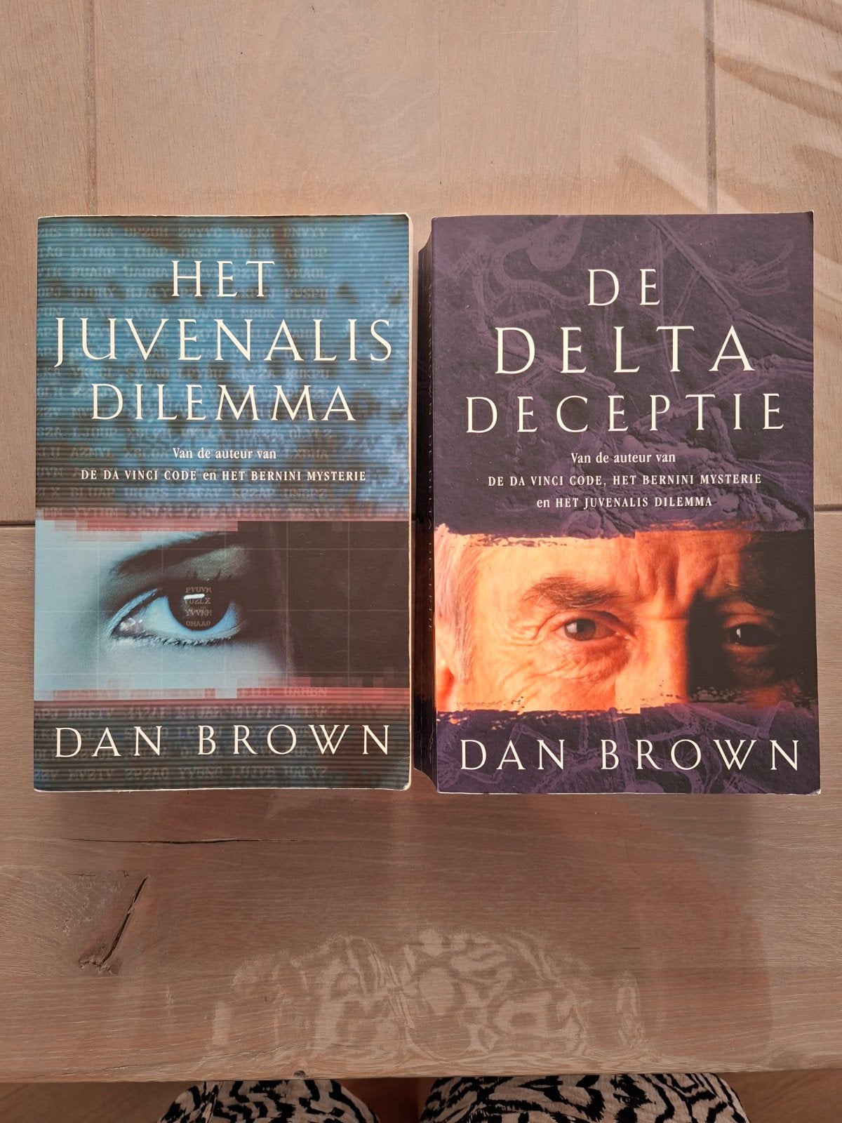 Dan Brown: De Delta Deceptie & Het Juvenalis Dilemma, Ophalen, Zo goed als nieuw, Dan Brown