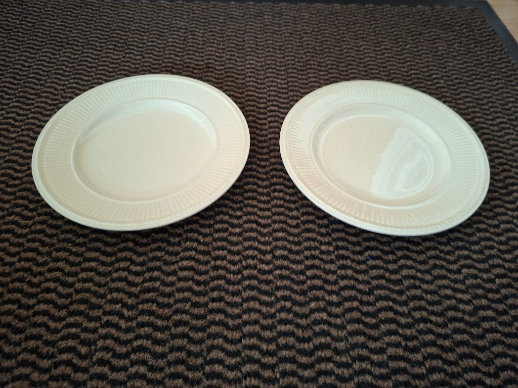 Twee mooie gebaksschaaltjes Wedgwood Edme 18 cm, Huis en Inrichting, Klassiek, Ophalen of Verzenden, Zo goed als nieuw, Bord(en)