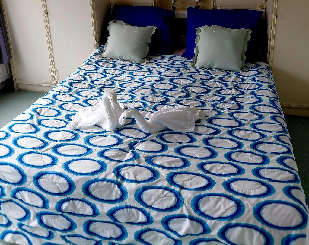 Tweepersoonsbed (2 1 pers) voor krappe ruimte., Huis en Inrichting, Ophalen, Gebruikt, Wit, Tweepersoons