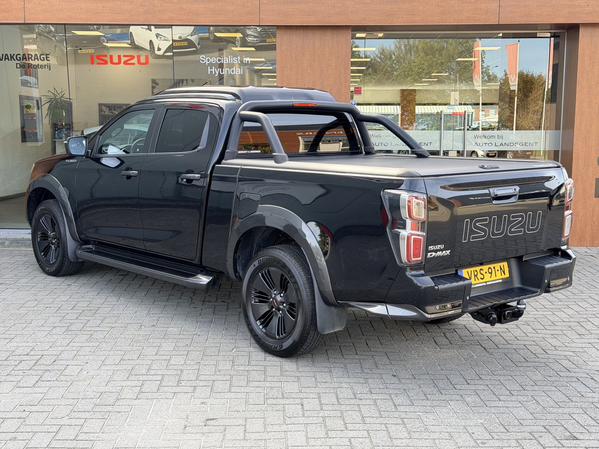 Isuzu D-max 1.9 Double Cab lang V-Cross | 5 persoons | Trekh, Auto's, Automaat, 12 maanden, 4 cilinders, Zwart