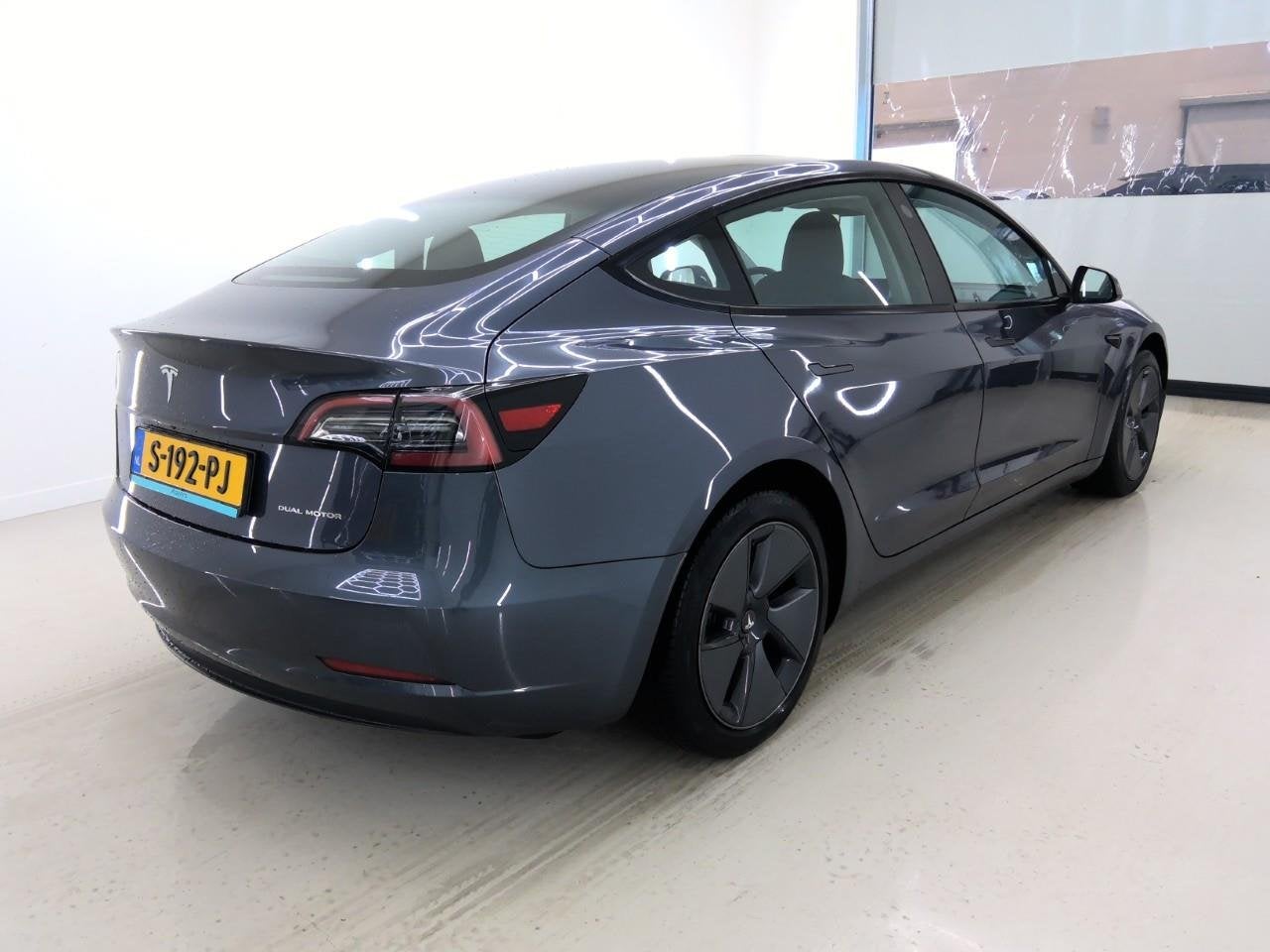 Tesla Model 3 Long-Range AWD 351pk 75 kWh 92.7% SoH UPGRADE, Auto's, Automaat, Gebruikt, Zwart, Origineel Nederlands
