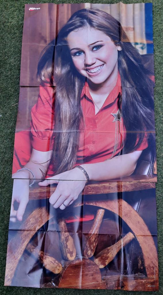 Grote DeurPoster Hitkrant 2007 Miley Cyrus / Viva Volendam, Verzamelen, Ophalen of Verzenden, Gebruikt, Deurposter of groter, Muziek