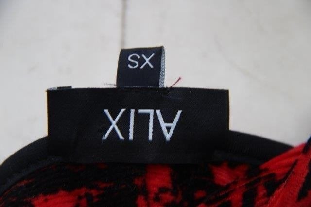 Vest rood/ zwart Alix mt XS ( valt groter) Vaste prijs OPRUI, Maat 38/40 (M), Alix the label, Ophalen of Verzenden, Zo goed als nieuw