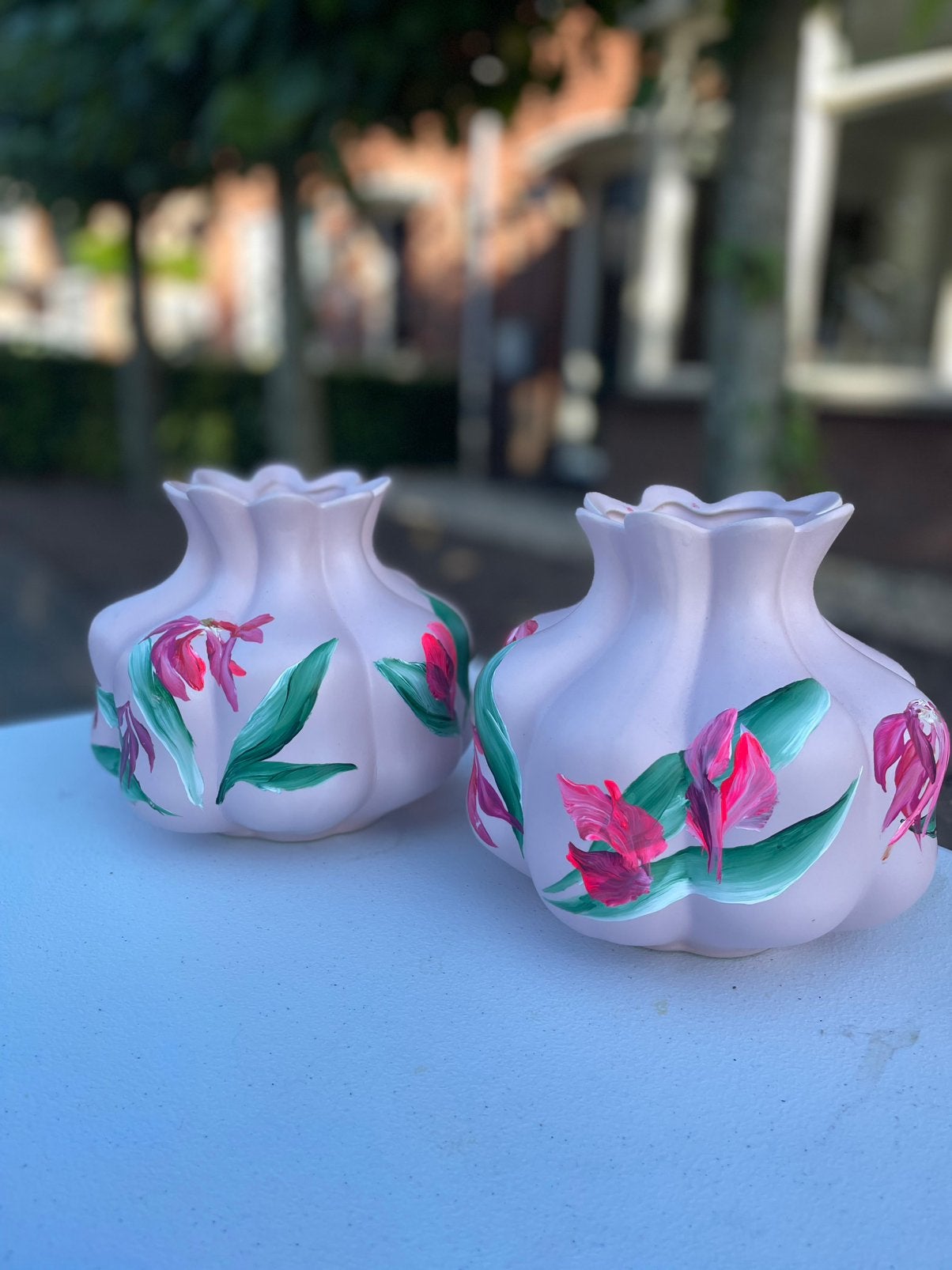 2x handbeschilderde vazen, Ophalen of Verzenden