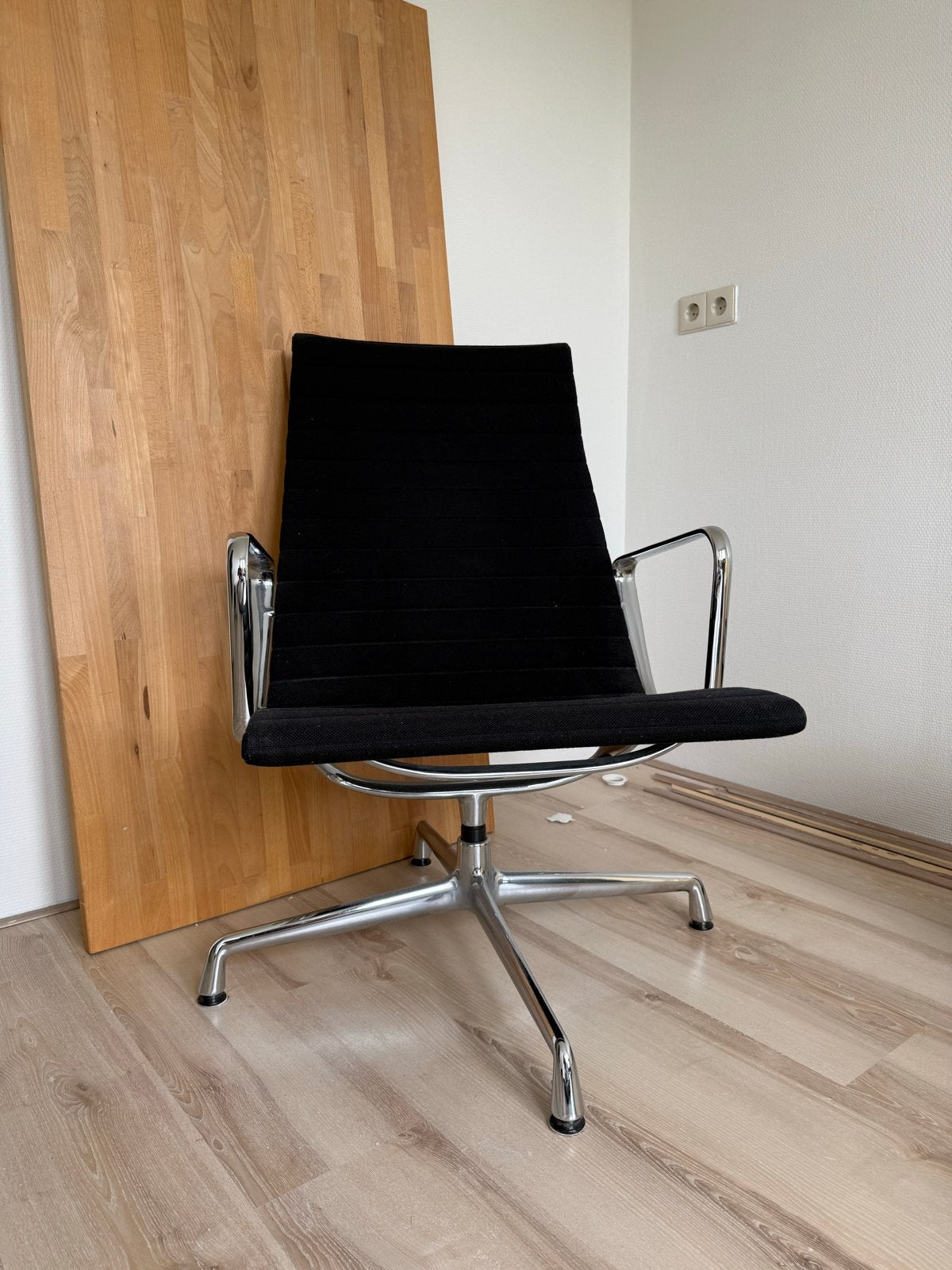 Vitra EA 115 zwart/chroom/hopsak, Ophalen, Gebruikt, Zwart, Eén