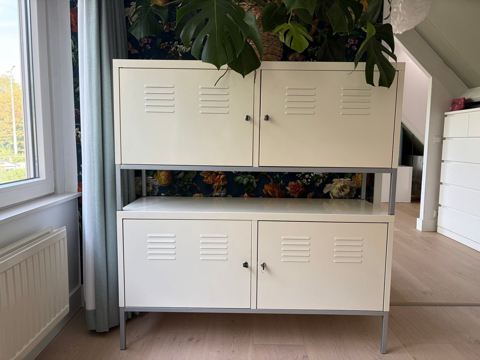 Metalen kastje met 2 deuren - IKEA PS Kast, Ophalen, Gebruikt