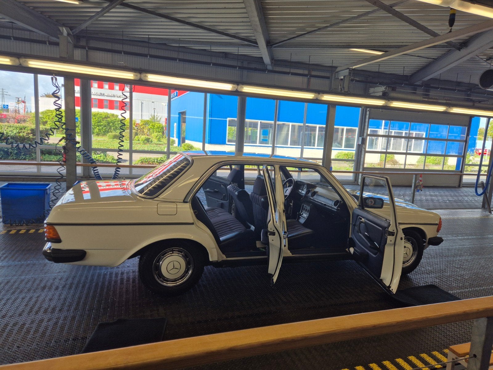 Mercedes Benz 200 uit 1980 belasting vrij, foto 8