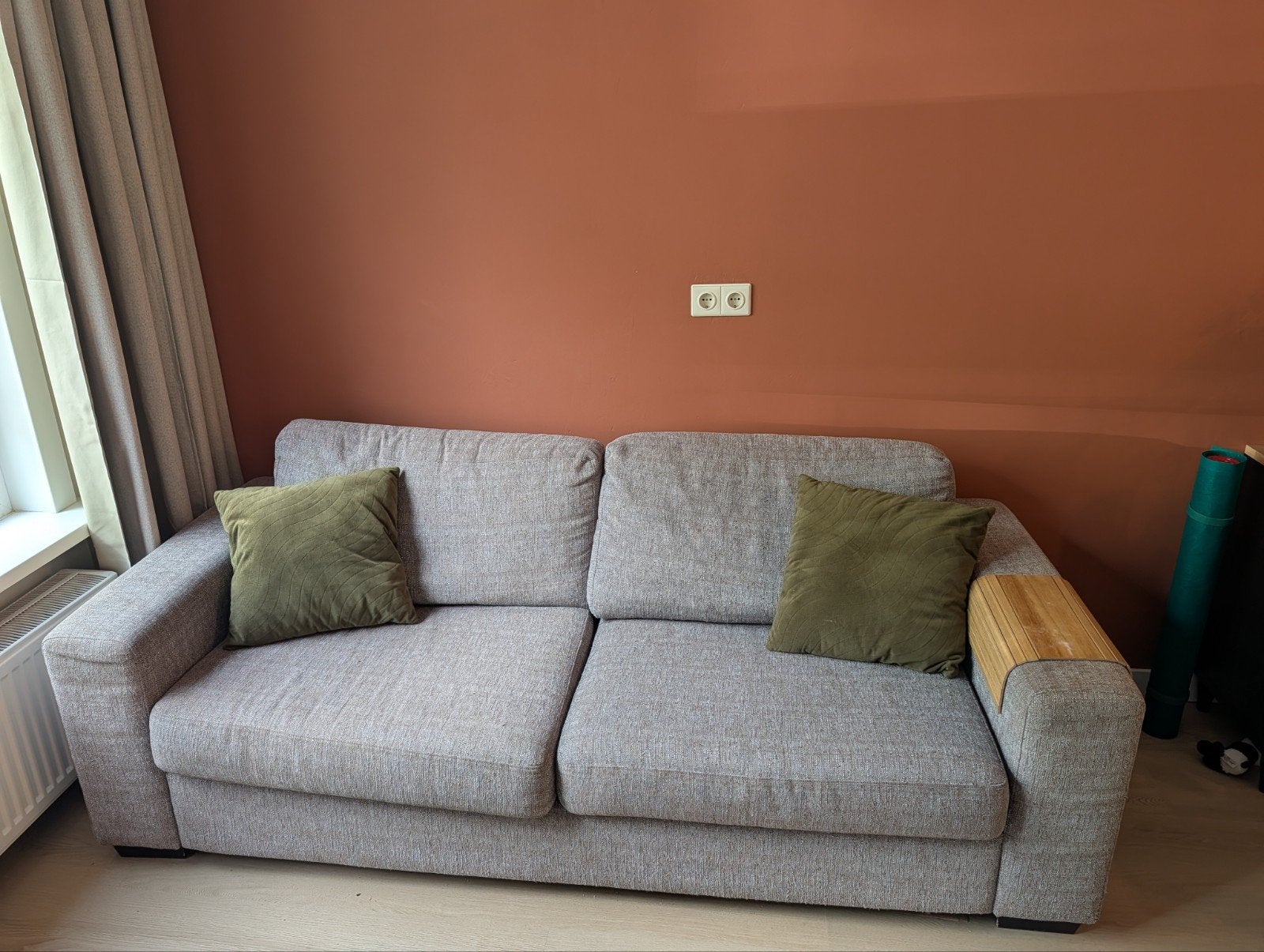 gratis comfortabele 2,5-zits bank in grijs/taupe, Ophalen, Gebruikt, Modern, Scandinavisch, Driepersoons