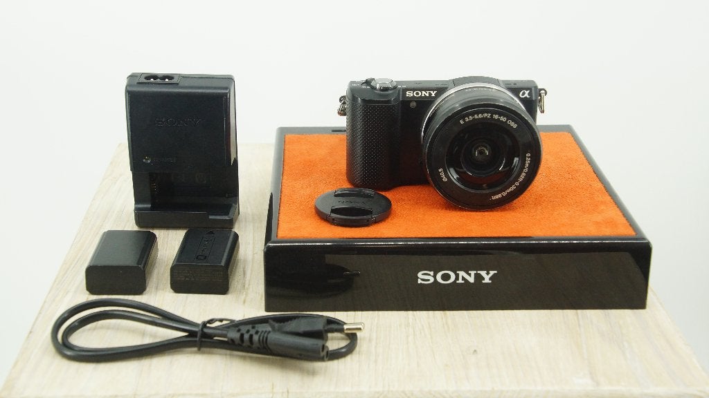 Sony a5000 foto of film camera 3k clicks 16-50mm en garantie, Accu, Ophalen of Verzenden, Zo goed als nieuw, Sony